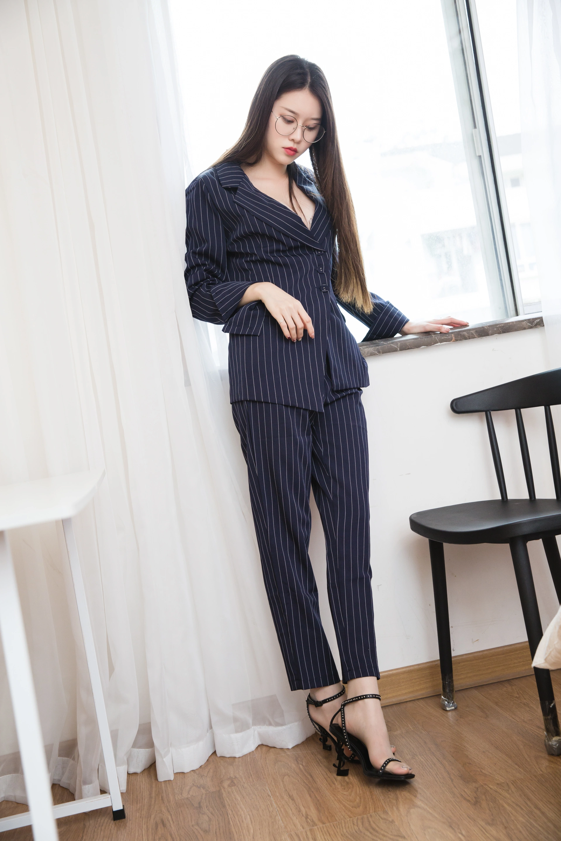 051.Sia不吃鱼 – 条纹职业装 2
